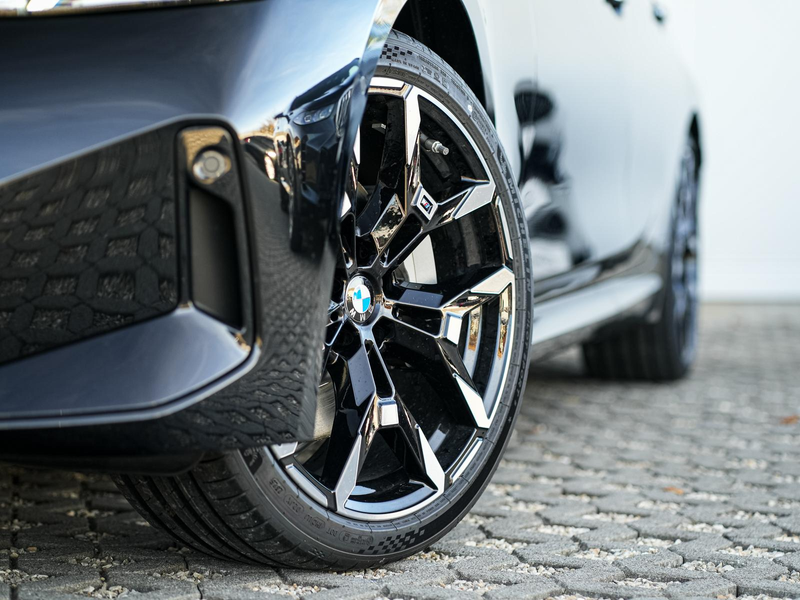 BMW 330 d xDrive Tour M-Sport 19 AHK eSitze PANO HuD — photo 3