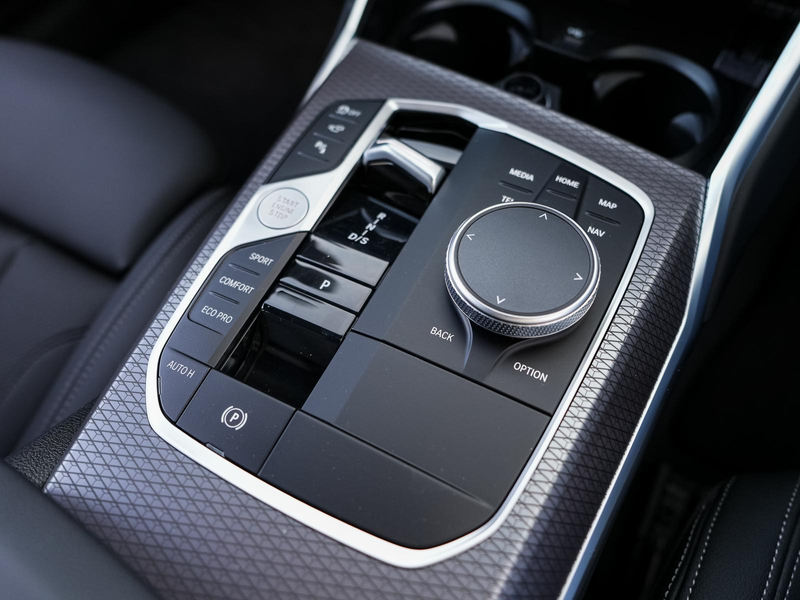 BMW 330 d xDrive Tour M-Sport 19 AHK eSitze PANO HuD — photo 14