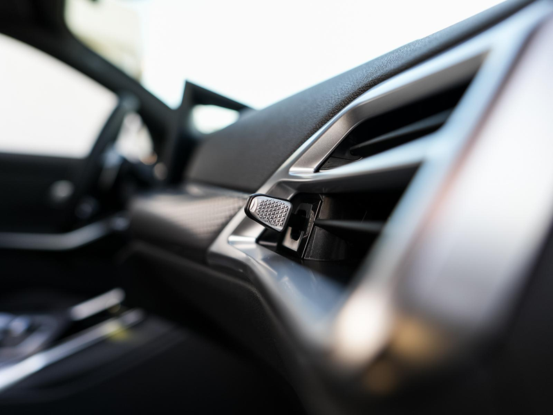 BMW 330 d xDrive Tour M-Sport 19 AHK eSitze PANO HuD — photo 10