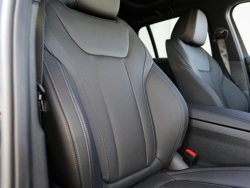 BMW 330 d xDrive Tour M-Sport 19 AHK eSitze PANO HuD — photo 11