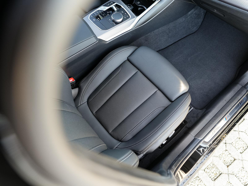 BMW 330 d xDrive Tour M-Sport 19 AHK eSitze PANO HuD — photo 13