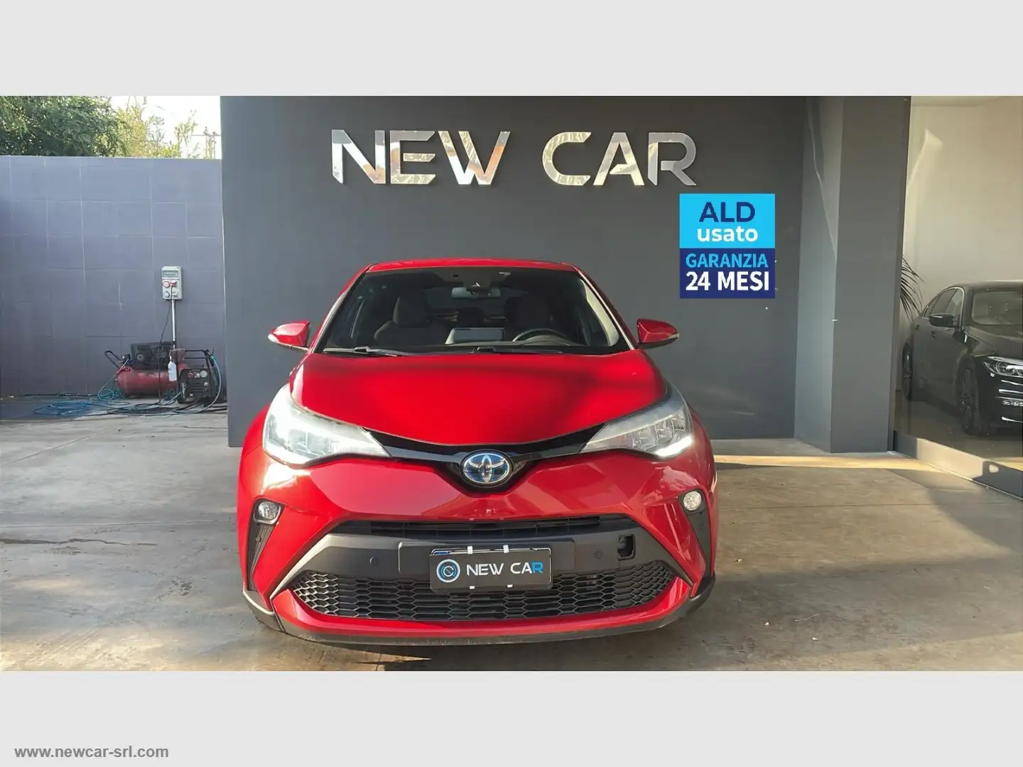 Toyota C-HR 2.0 Hybrid E-CVT Morebusiness Rouge - 1
