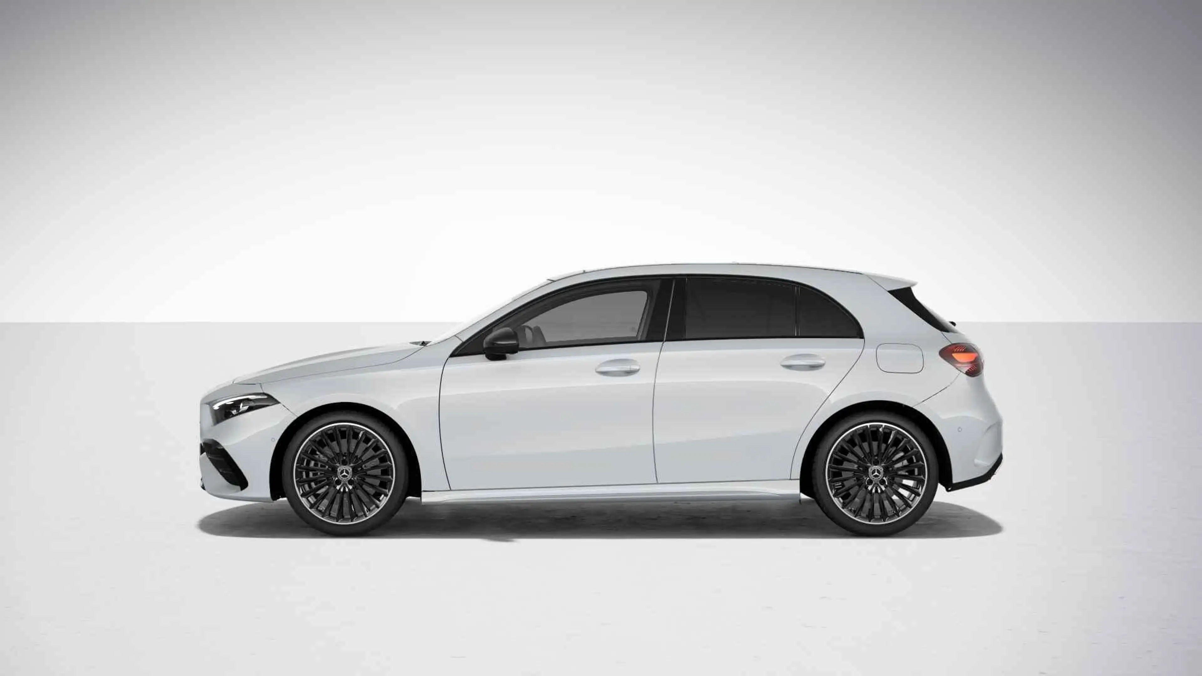 Mercedes-Benz A 250 e AMG Line | Night | Multispaaks velgen | Panorama — photo 12