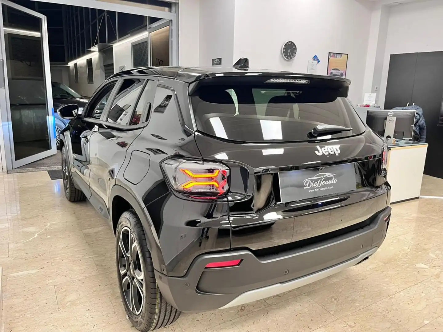 Jeep Avenger 1.2 Turbo 110 CV MHEV Summit Nero - 2