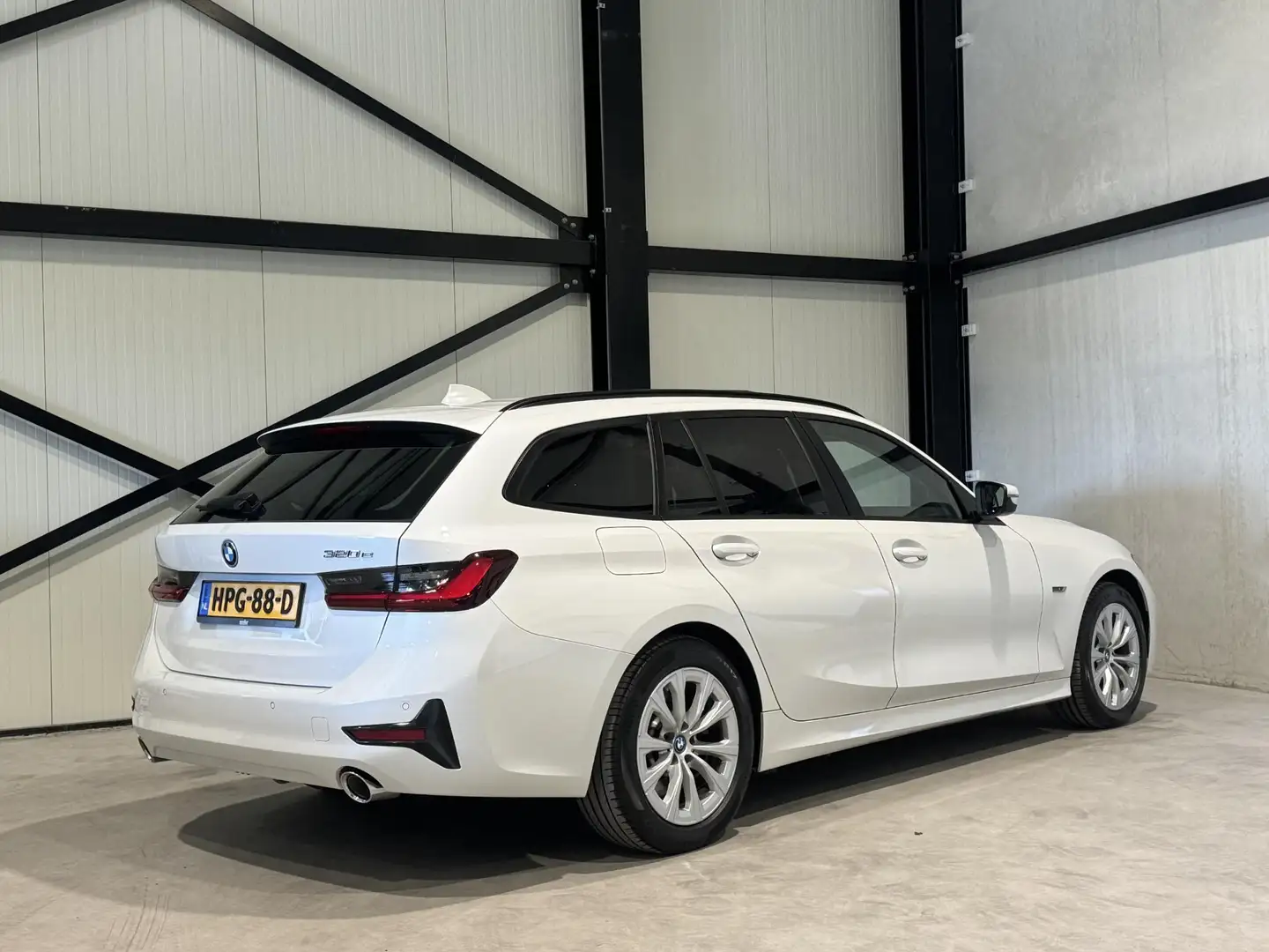 BMW 320 3-serie Touring 320e Business Aut. | panorama | na Weiß - 2