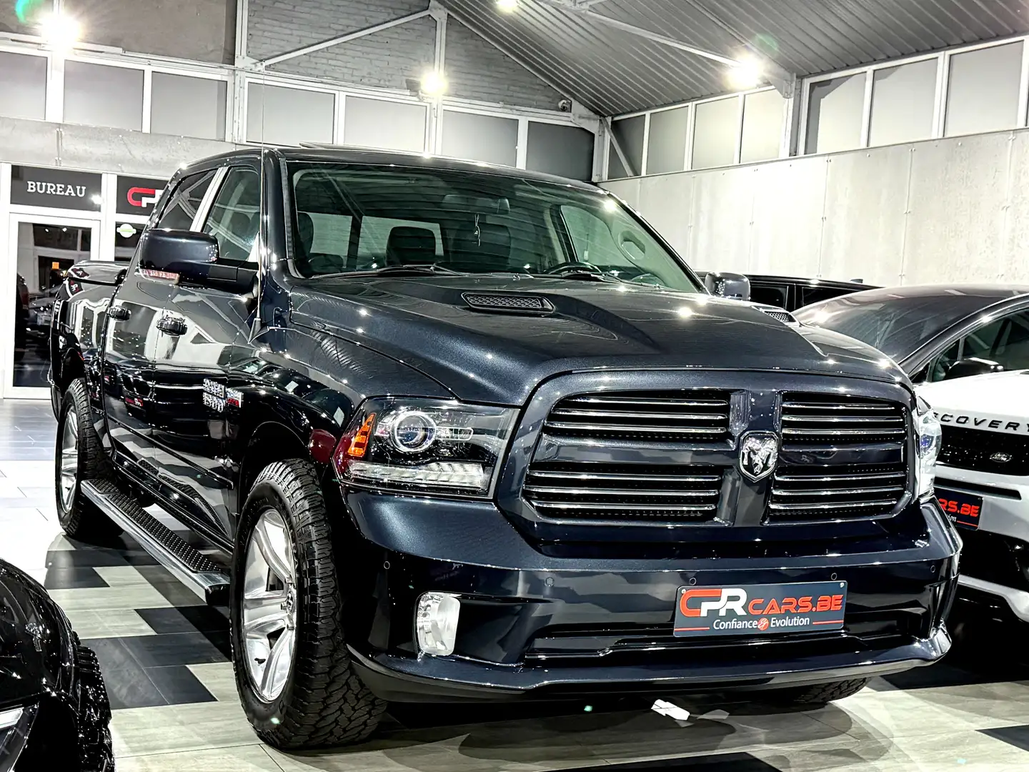 Dodge RAM 5.7i LPG Hemi Sport Crew Cab. Etat Neuf Gris - 2