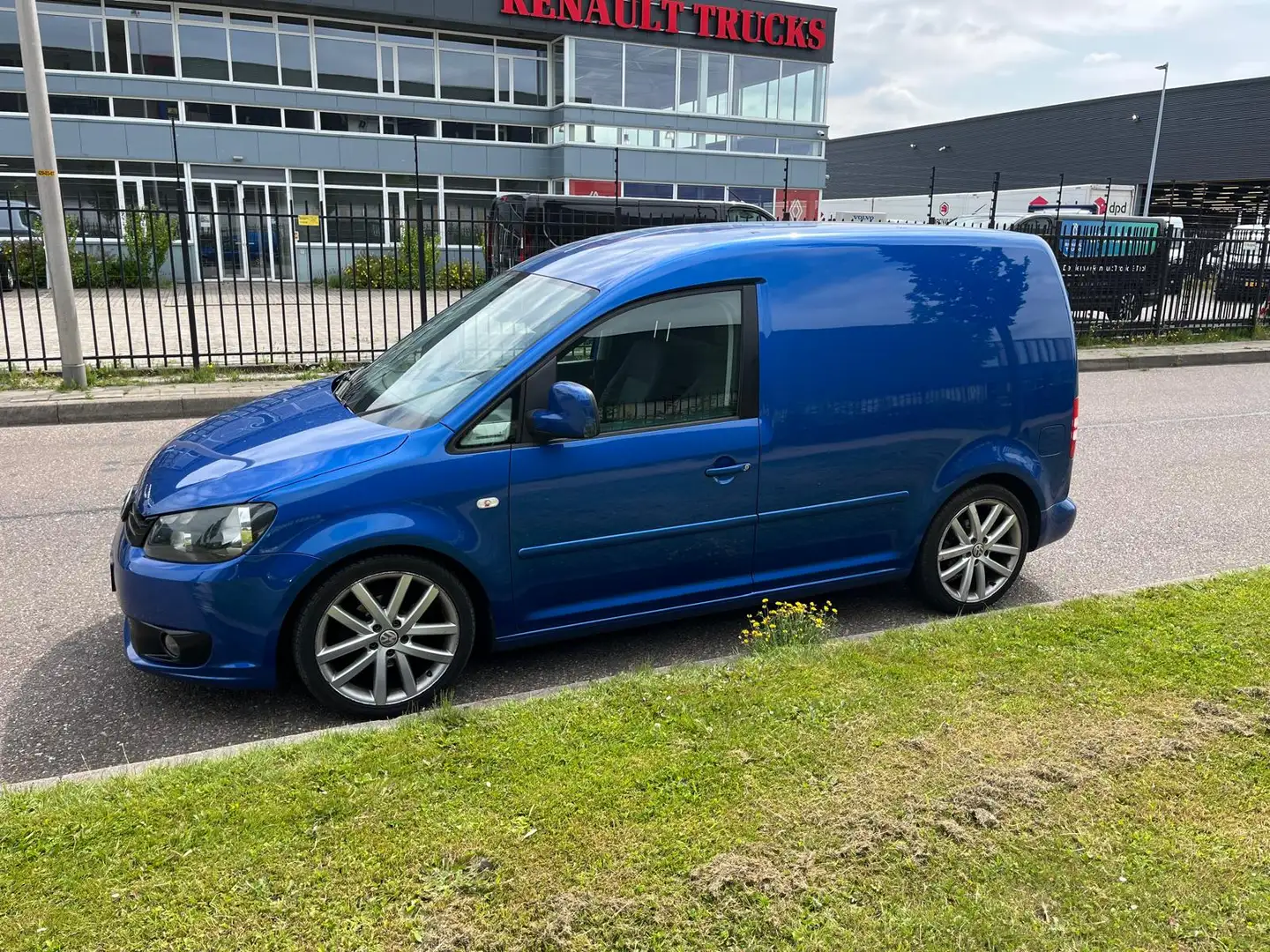 Volkswagen Caddy 1.6 TDI , 75 pk, Airco, Navigatie, Bleu - 1