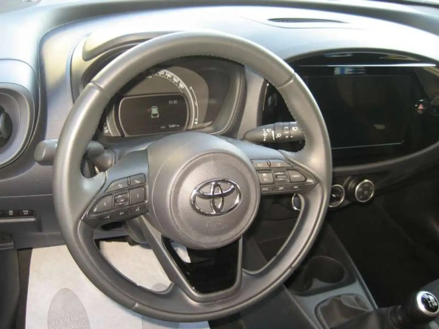 Toyota Aygo X 1.0 VVTI -72 CV 5 P ACTIVE Noir - 2