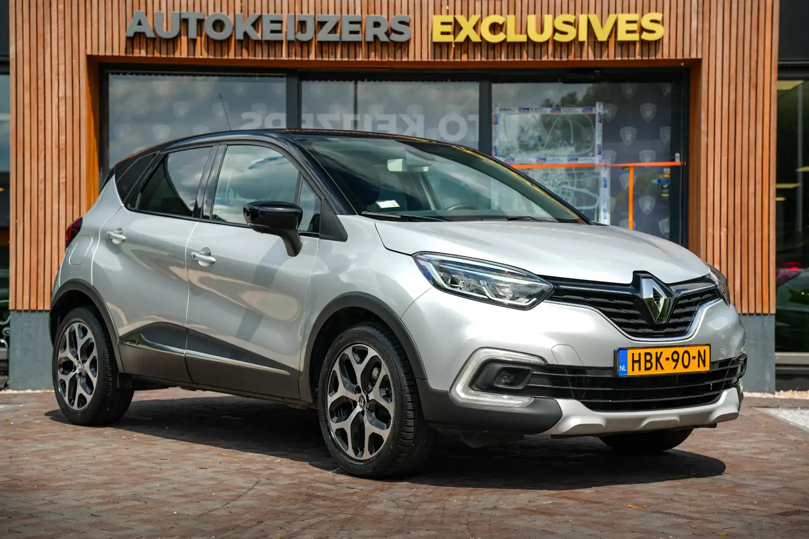 Renault Captur 1.3 TCe Intens Achteruitrijcamera parkeersensoren Grijs - 1