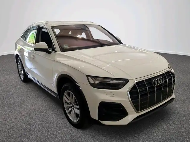 Audi Q5 view 2