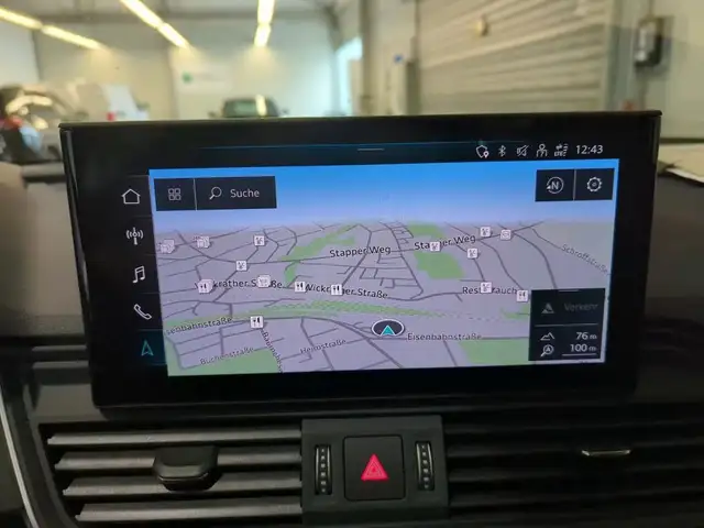 Audi Q5 view 9