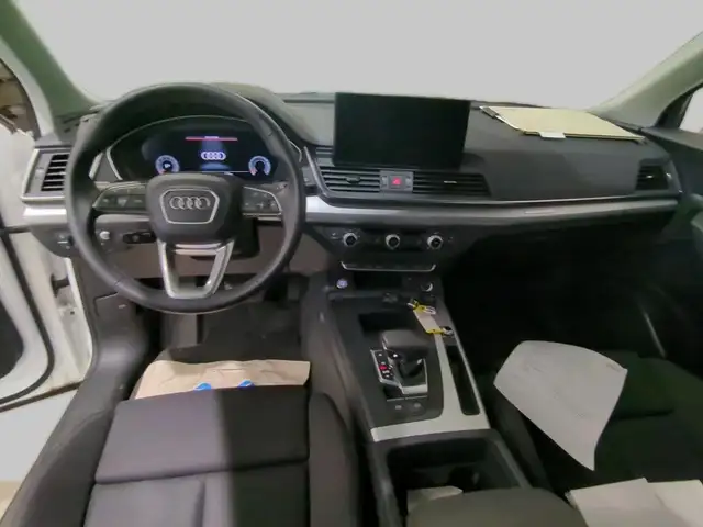Audi Q5 view 8