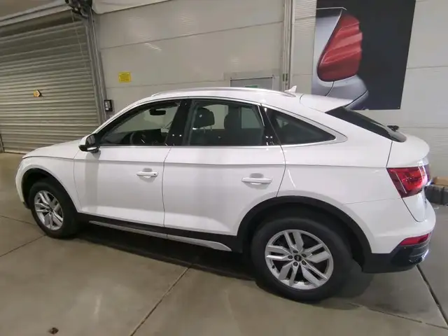Audi Q5 view 4