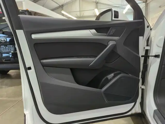 Audi Q5 view 13