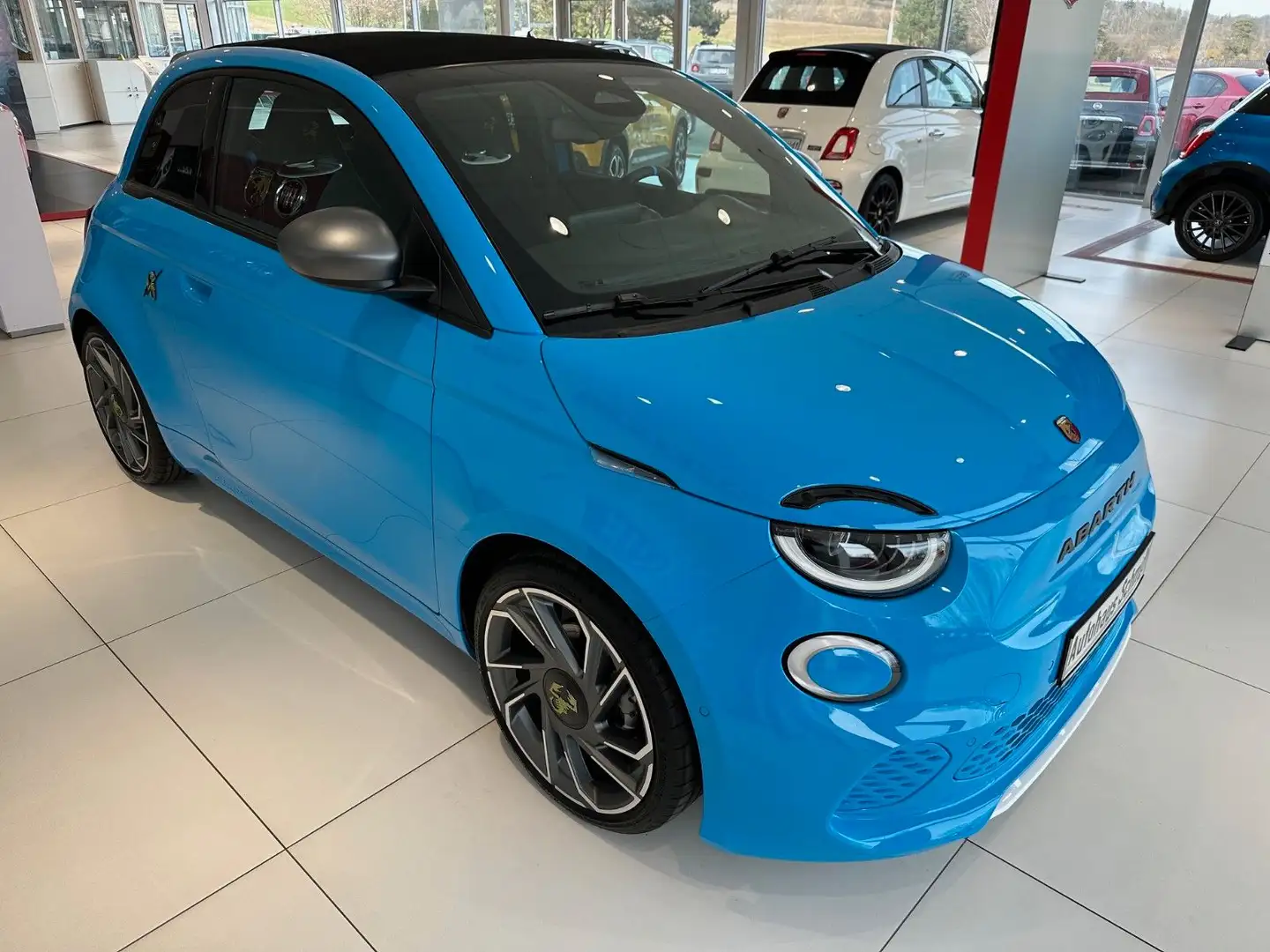 Abarth 500 e Cabrio Turismo Azul - 2