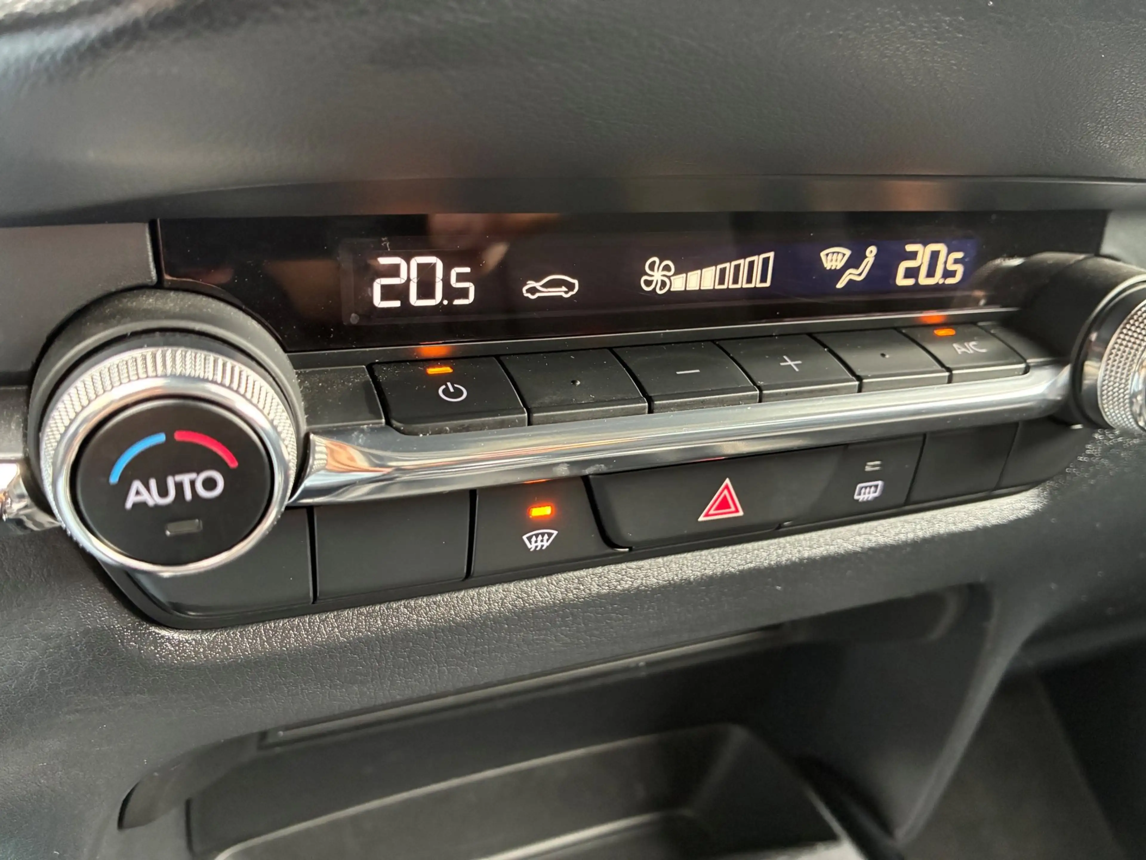 Mazda CX-30 2.0 e-SkyActiv-G M Hybrid 360 CAMERA 18" ELECTR AC — photo 10