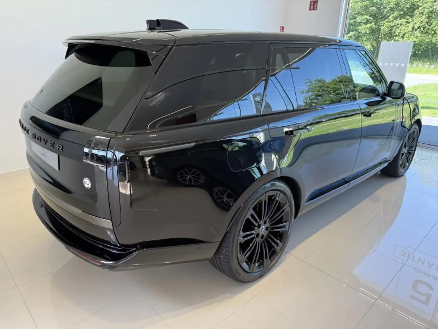 Land Rover Range Rover LWB SV P615 Zwart - 2