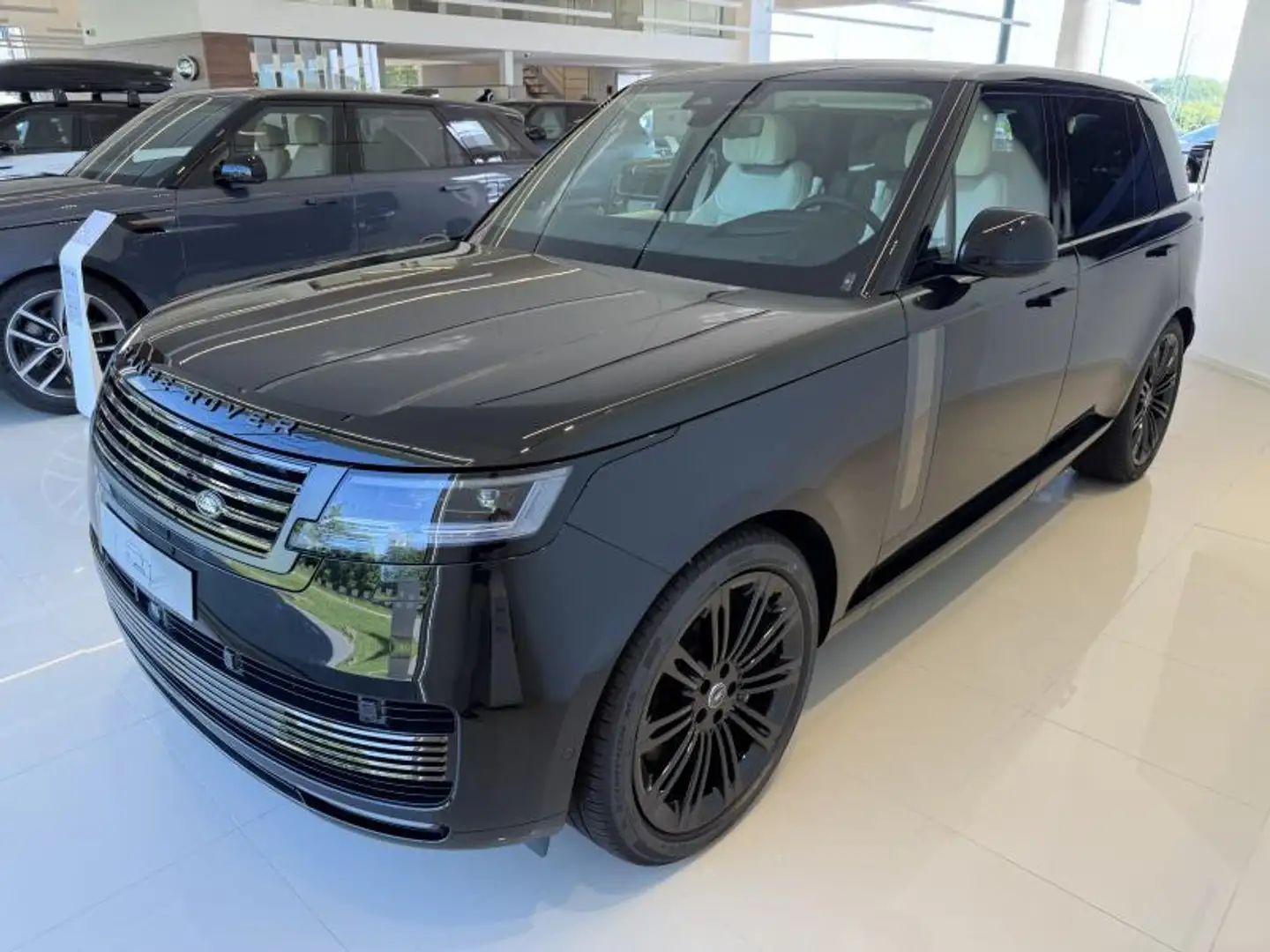 Land Rover Range Rover LWB SV P615 Zwart - 1