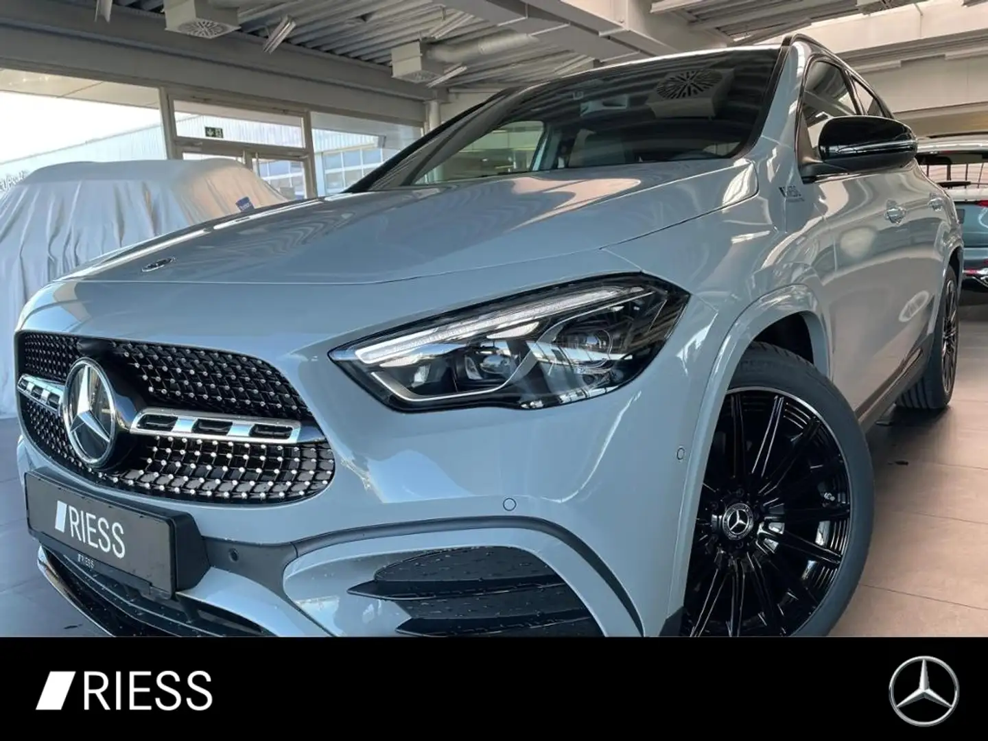 Mercedes-Benz GLA 180 AMG+AHK+PANO+MULTIBEAM+DISTRONIC+KAMERA+ Grijs - 1
