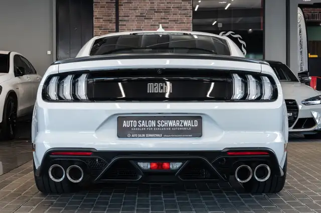 Ford Mustang view 9