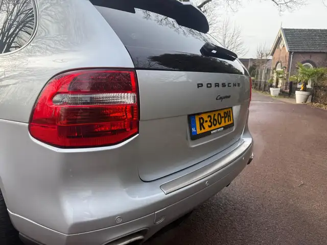 Porsche Cayenne view 28