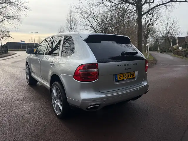 Porsche Cayenne view 4