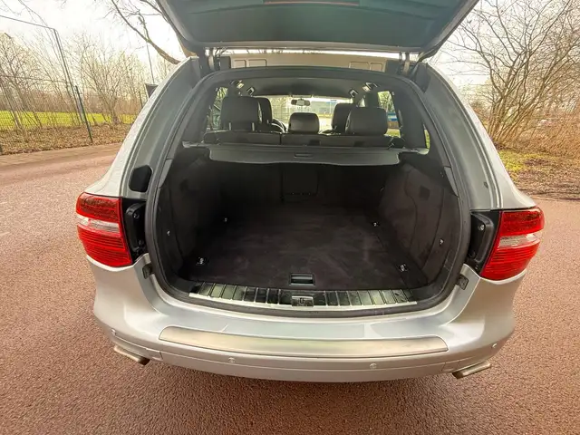 Porsche Cayenne view 26