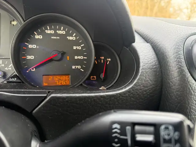 Porsche Cayenne view 24