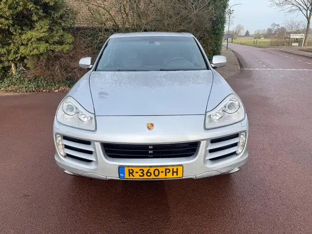 Porsche Cayenne view 2