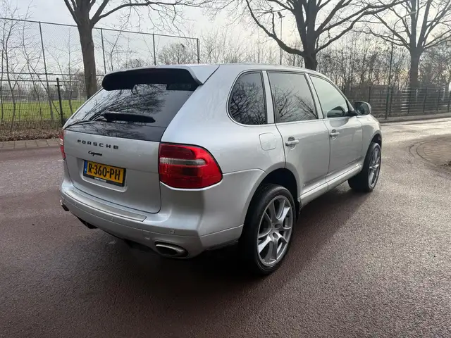Porsche Cayenne view 6