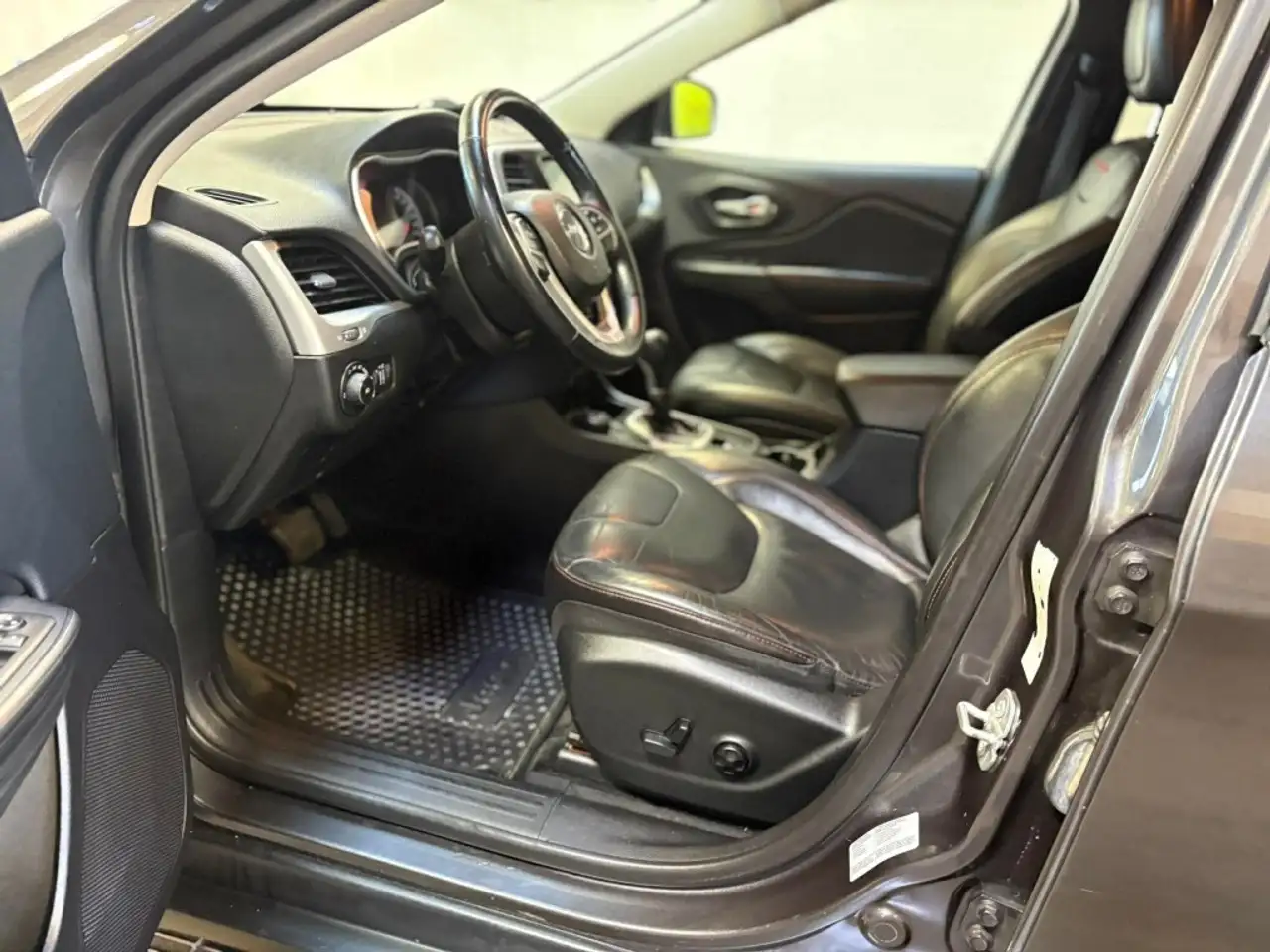 Jeep Cherokee снимка Jeep Cherokee