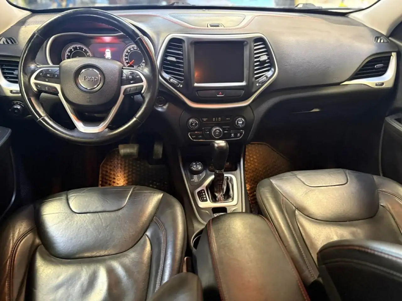 Jeep Cherokee снимка Jeep Cherokee