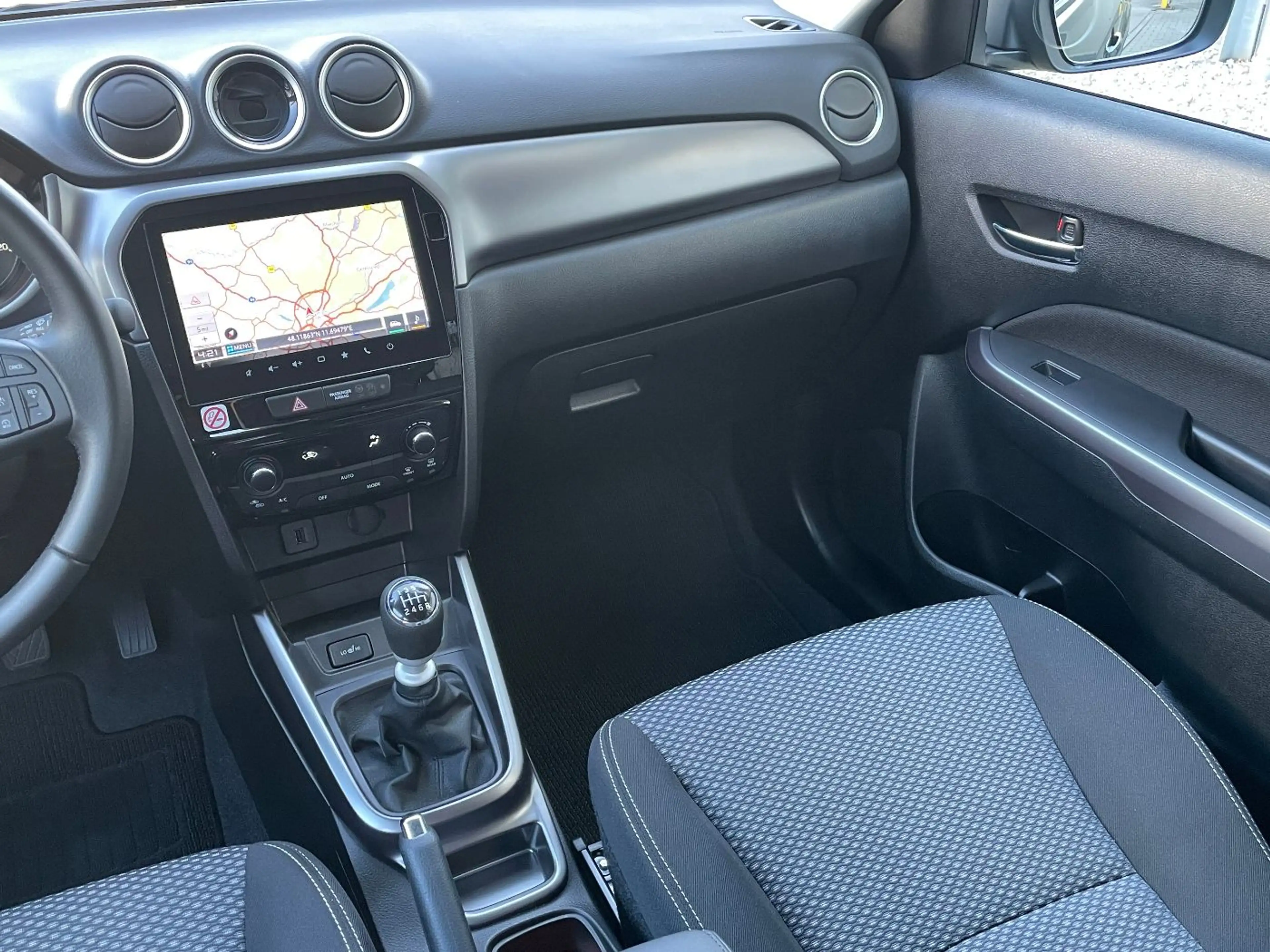 Suzuki Vitara Comfort Navi Kamera LED SHZ Alarm SHZ — photo 21