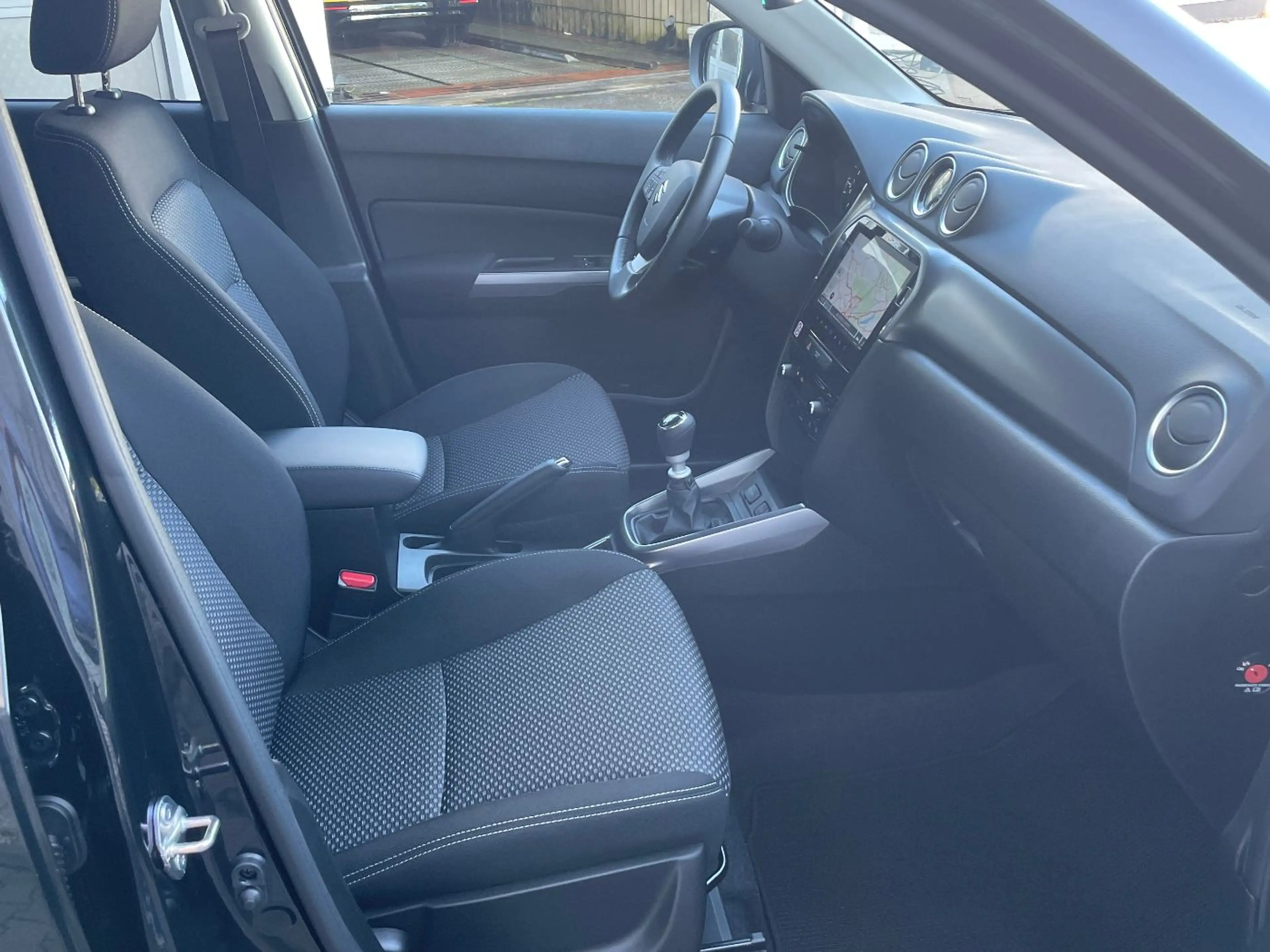 Suzuki Vitara Comfort Navi Kamera LED SHZ Alarm SHZ — photo 18