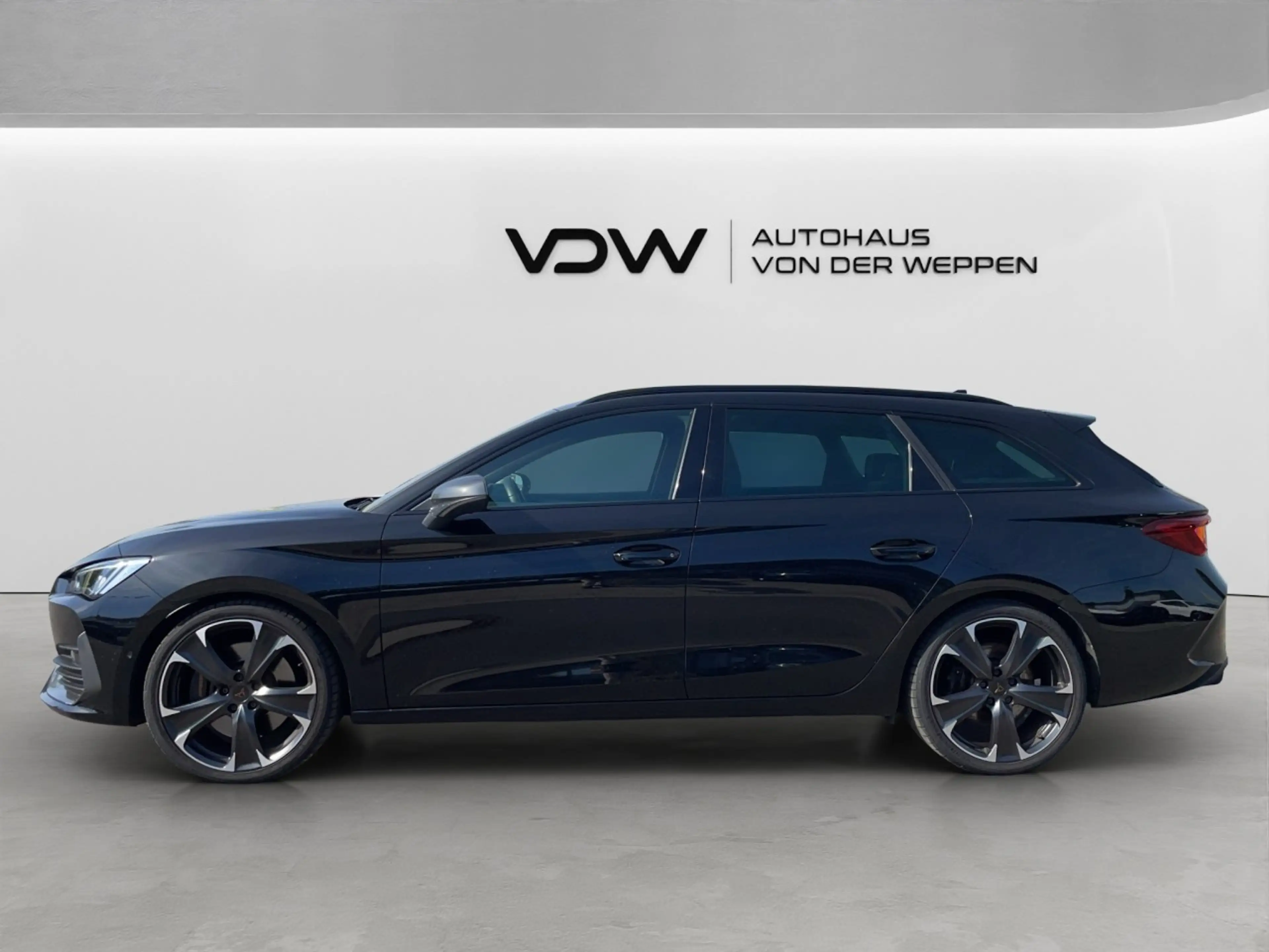 CUPRA Leon ST VZ 4Drive 5JGar AHK Beats FahrAsXL eHeck — photo 3