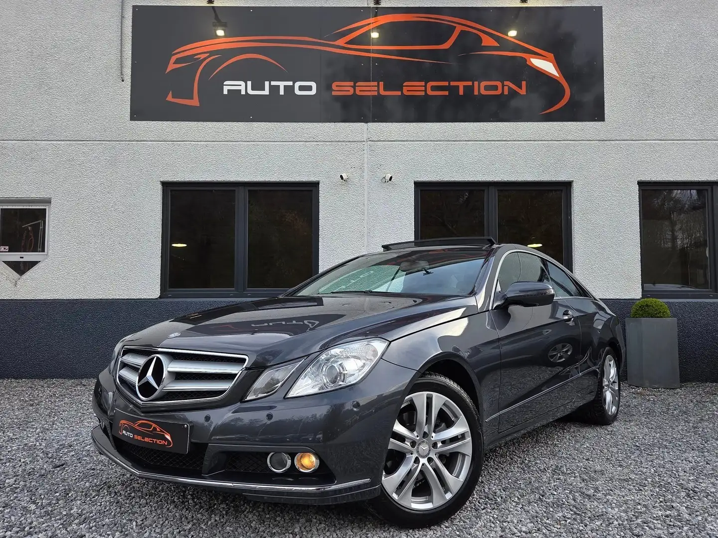 Mercedes-Benz E 250 CGI COUPE - TOIT PANO - SIEGES ELEC - CLIMATRONIC Grijs - 1