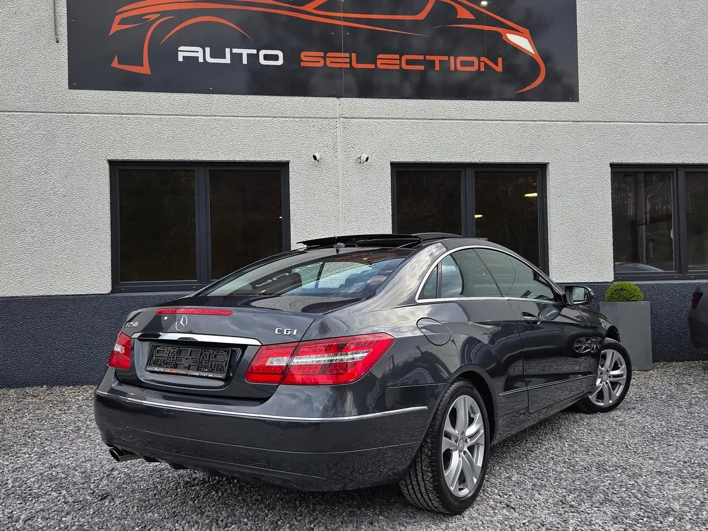 Mercedes-Benz E 250 CGI COUPE - TOIT PANO - SIEGES ELEC - CLIMATRONIC Grijs - 2