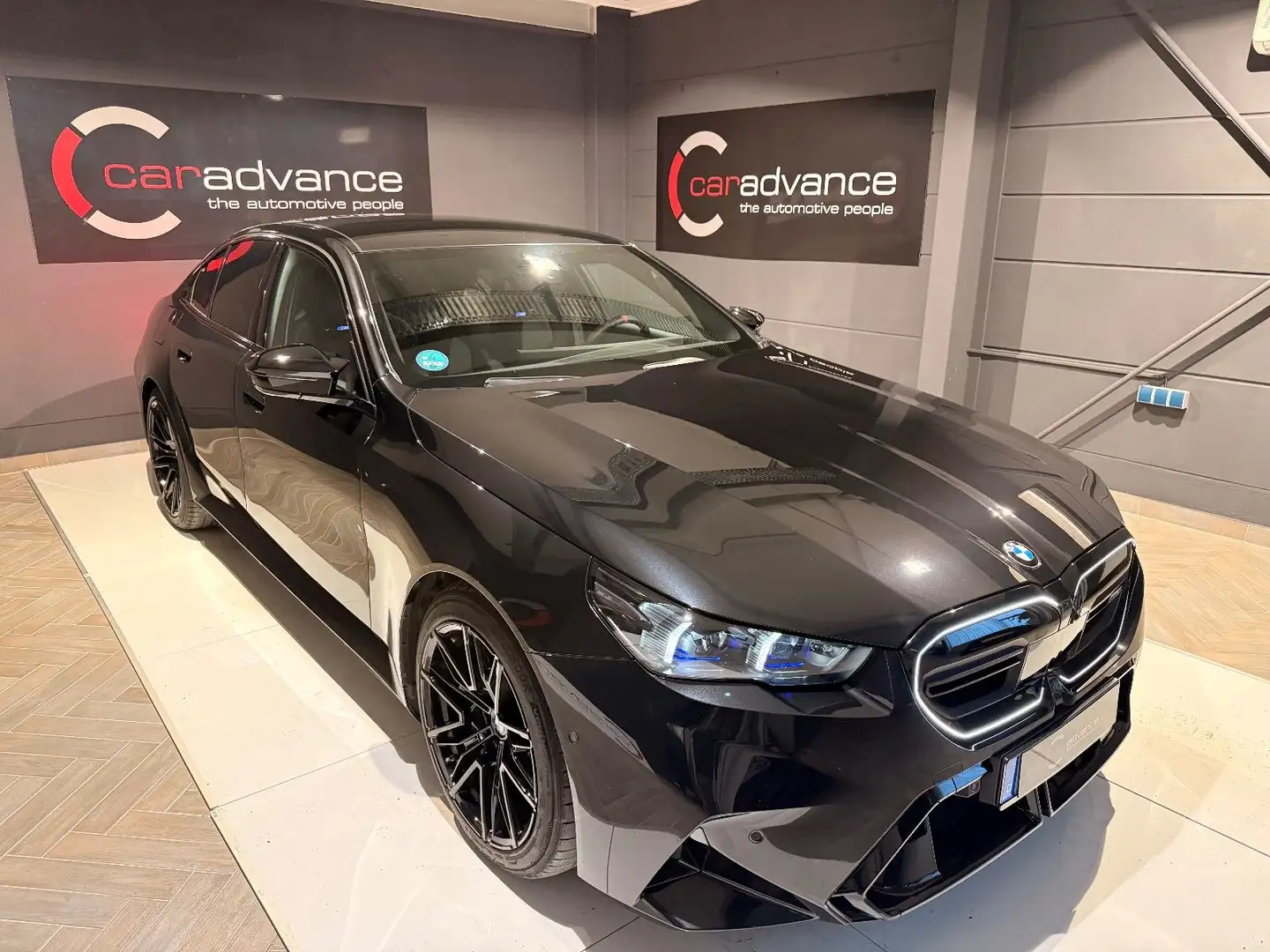 BMW M5 Limousine Schwarz - 2