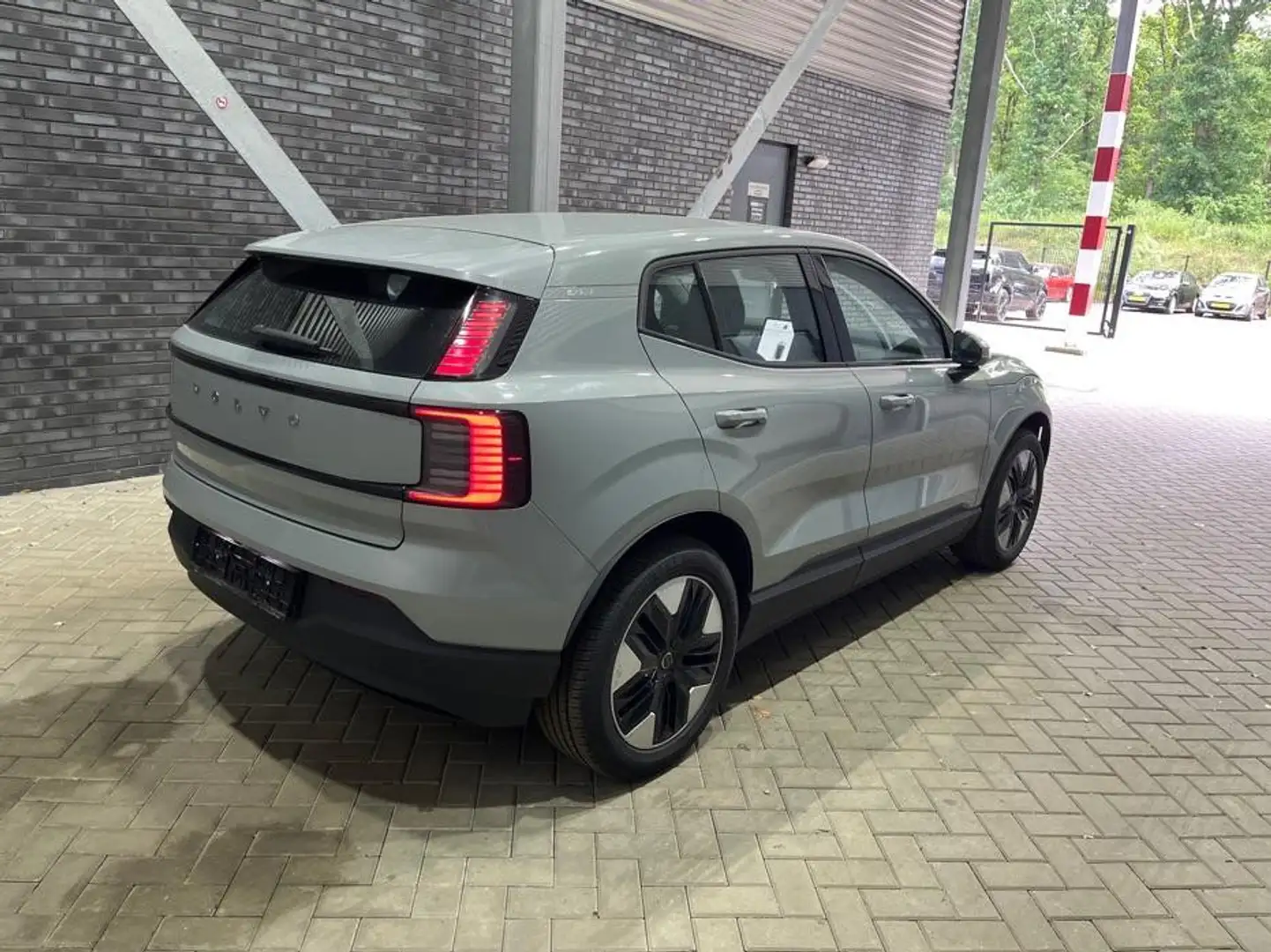 Volvo EX30 Single Motor Extended Range Core 69 kWh | Stoel+St Grijs - 2