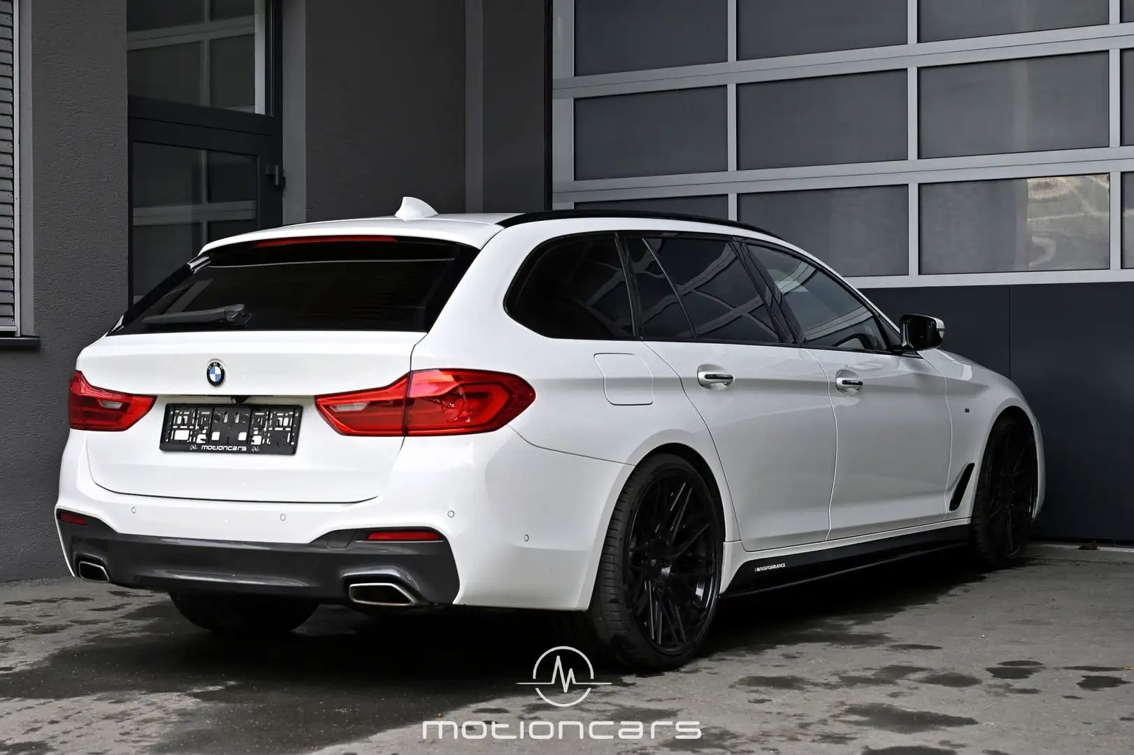 BMW 530 - 530 d Touring Aut. White - 2