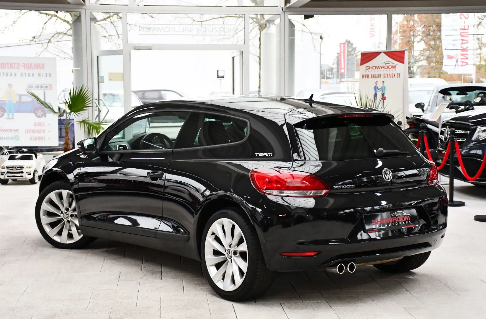 Volkswagen Scirocco 2.0 TDI / Pdc / Xenon / Sportpaket Zwart - 2