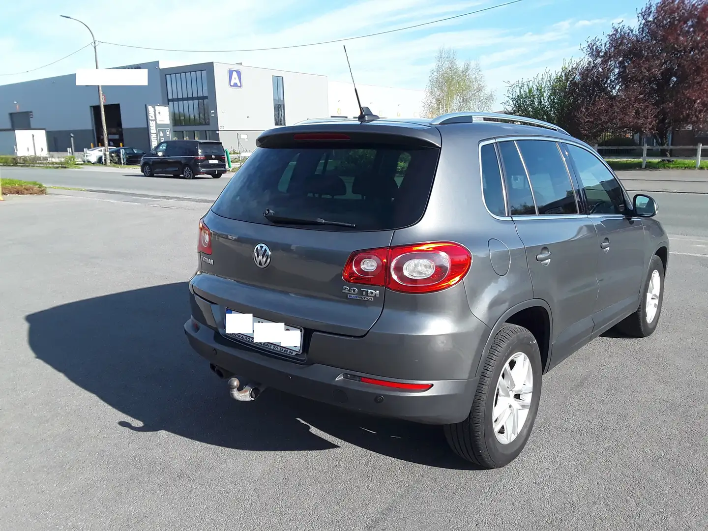 Volkswagen Tiguan Tiguan 2.0 TDI 140 FAP BlueMotion Grijs - 2
