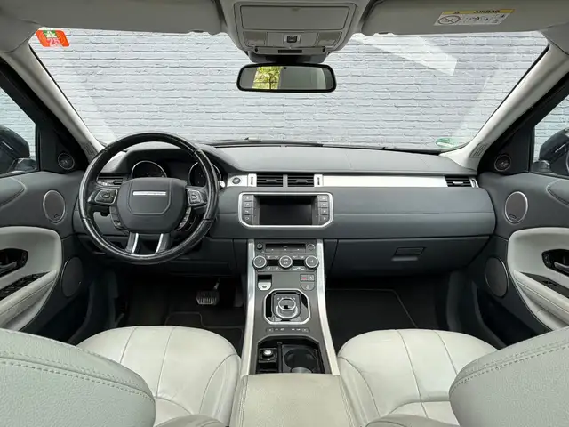 Land Rover Range Rover Evoque view 3
