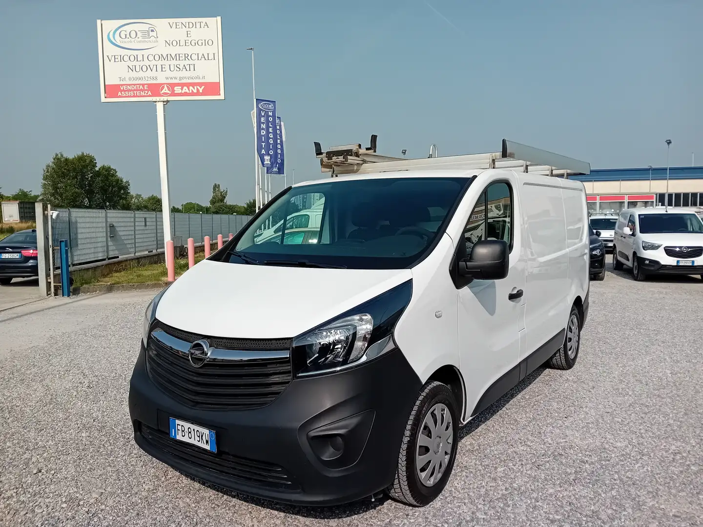 Opel Vivaro 1.6DCI 90CV con allestimento syncro .km 78000 Bianco - 1