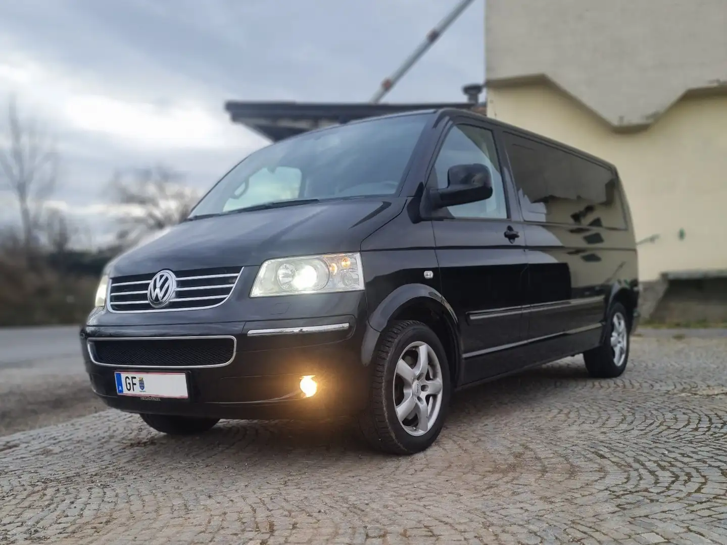 Volkswagen T5 Caravelle LR 2,5 TDI Business Exclusive**Einzelstück** crna - 2