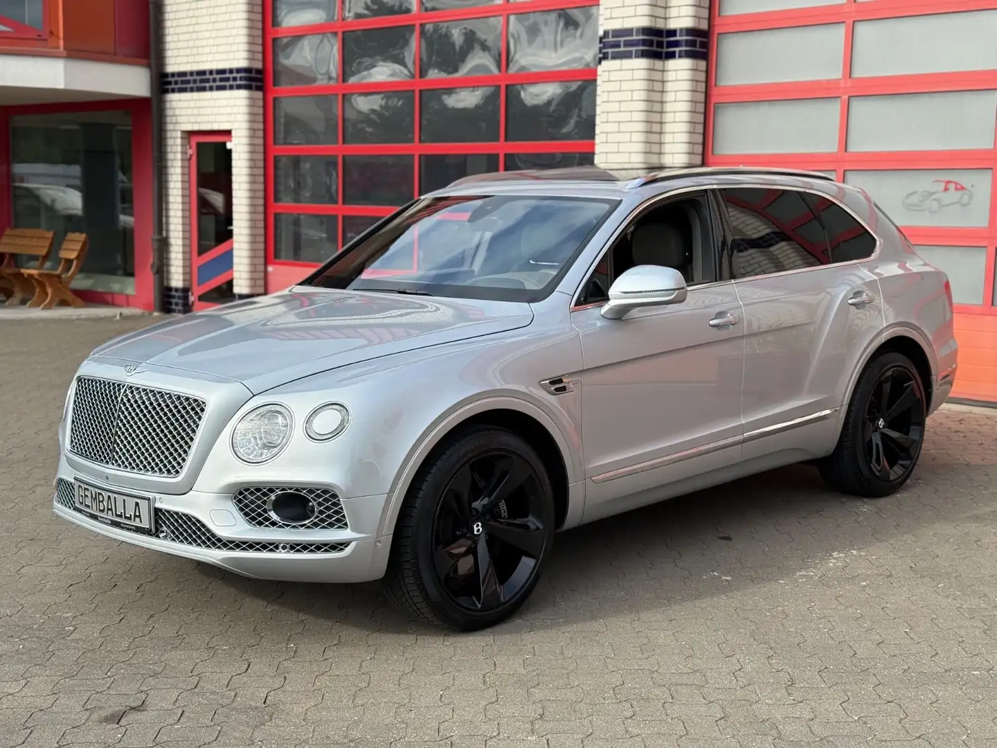 Bentley Bentayga BENTAYGA 6.0 W12, MULLINER, PANORAMA Silber - 1