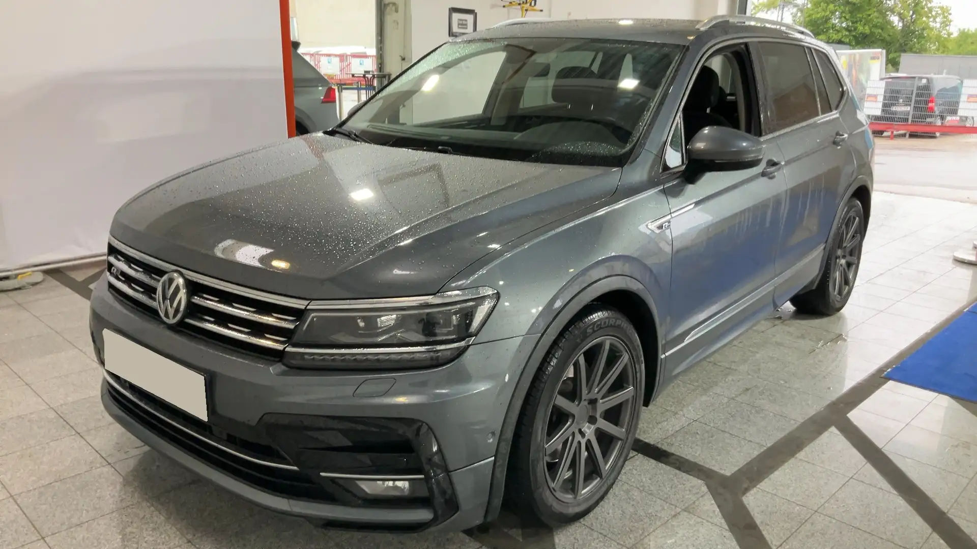 Volkswagen Tiguan Allspace Tiguan 2,0 TSI 4Motion Allspace Highline DSG Highline Grau - 1