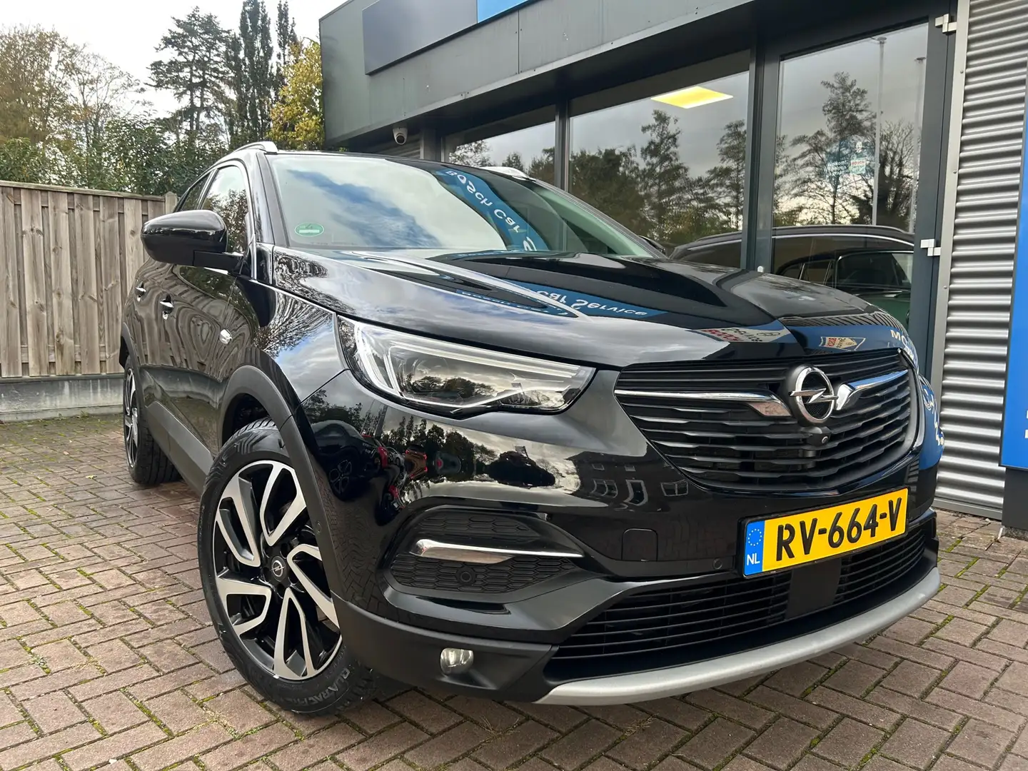 Opel Grandland X INNOVATION 1.2T Navi, Leder, 19 inch. LM Velgen, K Zwart - 2