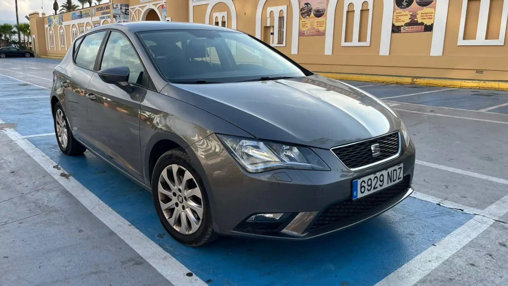 SEAT Leon 1.2 TSI S&S Style DSG7 110 Grijs - 1