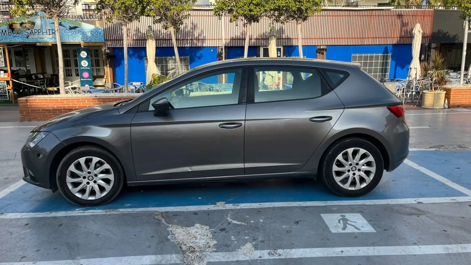 SEAT Leon 1.2 TSI S&S Style DSG7 110 Grijs - 2